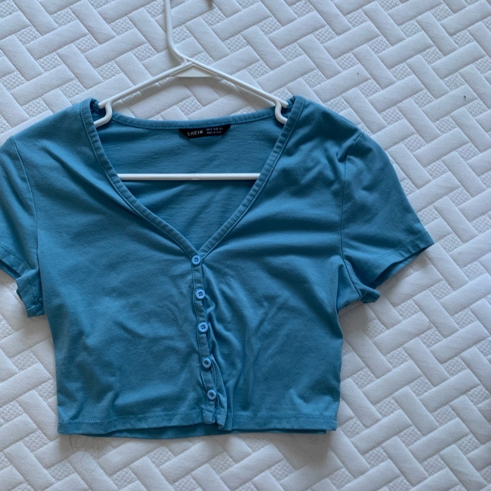 cute trendy crop top